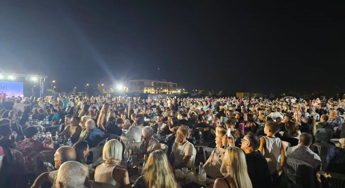 «Πλημμύρισε» με χιλιάδες Λαρισαίους η Σκεπαστή της Νεάπολης